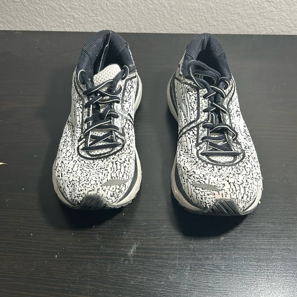 Brooks Sneakers